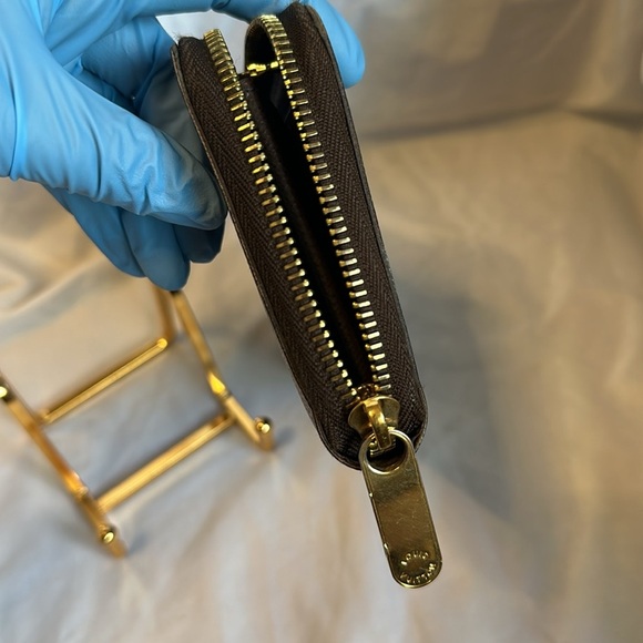 EUC:Louis Vuitton Zippy Damier Ebene Wallet: lots of room for your cards/cash:❤️ - Picture 4 of 8